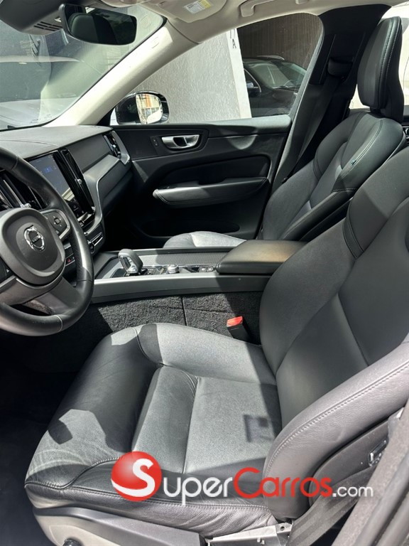 2023 Volvo XC60 CORE — foto 4 / 8