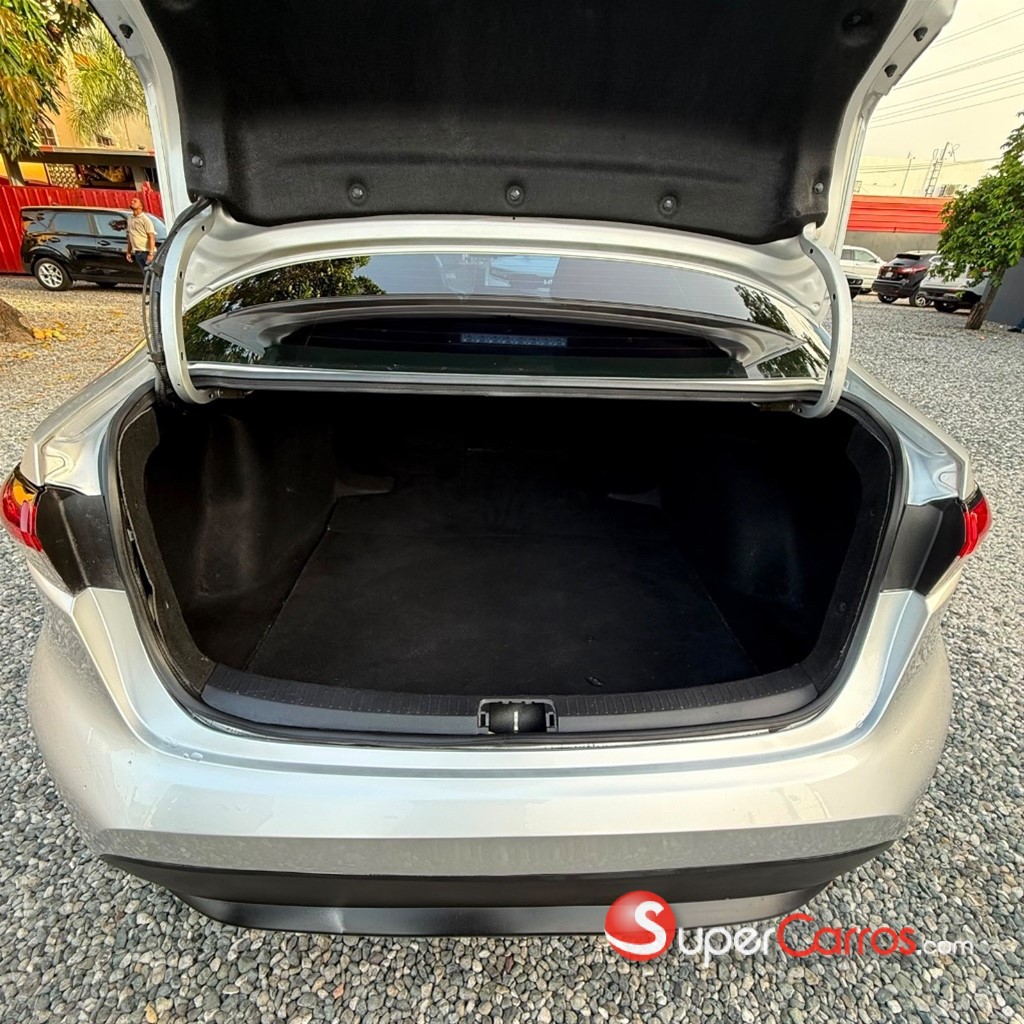 2020 Toyota Corolla LE — foto 11 / 12