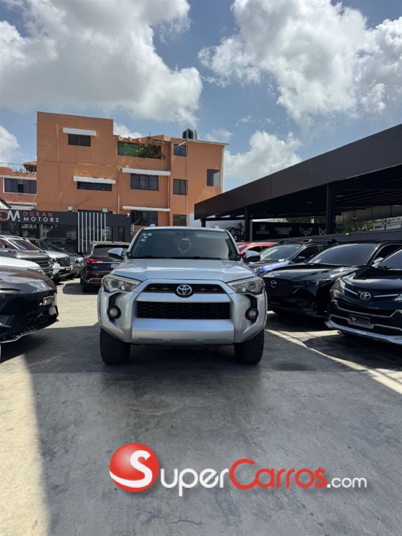 2014 Toyota 4 Runner SR5 — foto 2 / 10