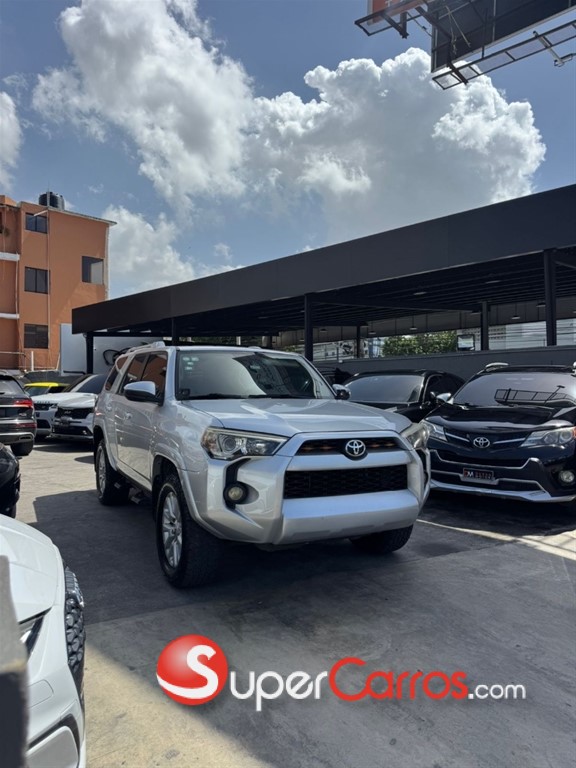 2014 Toyota 4 Runner SR5 — foto 3 / 10