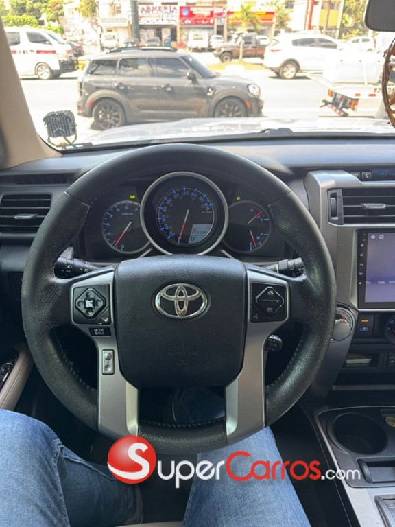 2014 Toyota 4 Runner SR5 — foto 6 / 10
