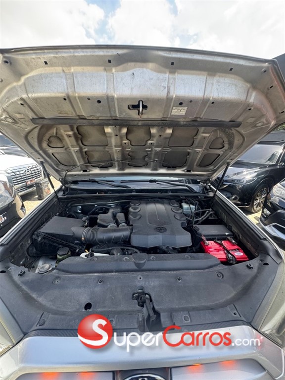 2014 Toyota 4 Runner SR5 — foto 7 / 10