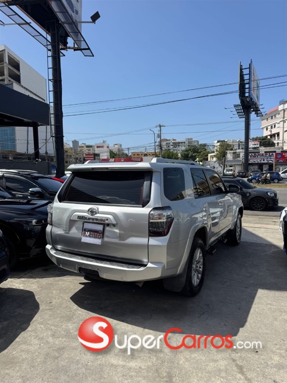 2014 Toyota 4 Runner SR5 — foto 8 / 10