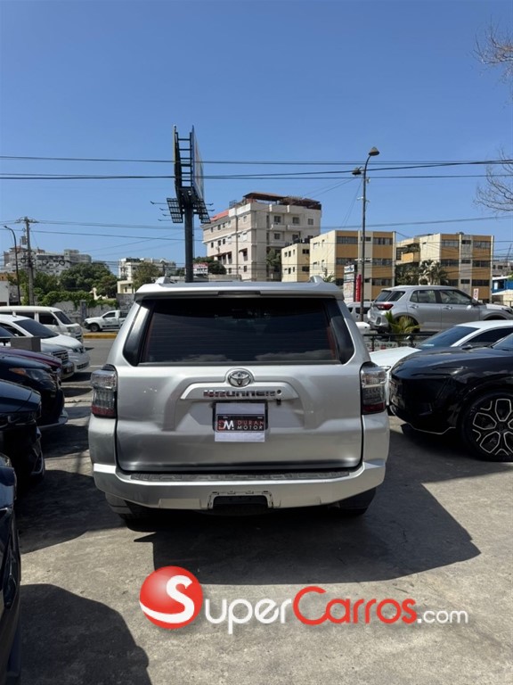 2014 Toyota 4 Runner SR5 — foto 9 / 10