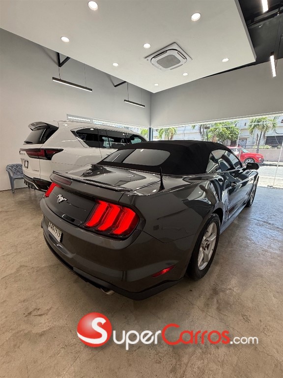 2019 Ford Mustang Ecoboost — foto 5 / 12