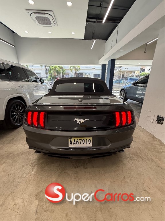 2019 Ford Mustang Ecoboost — foto 7 / 12