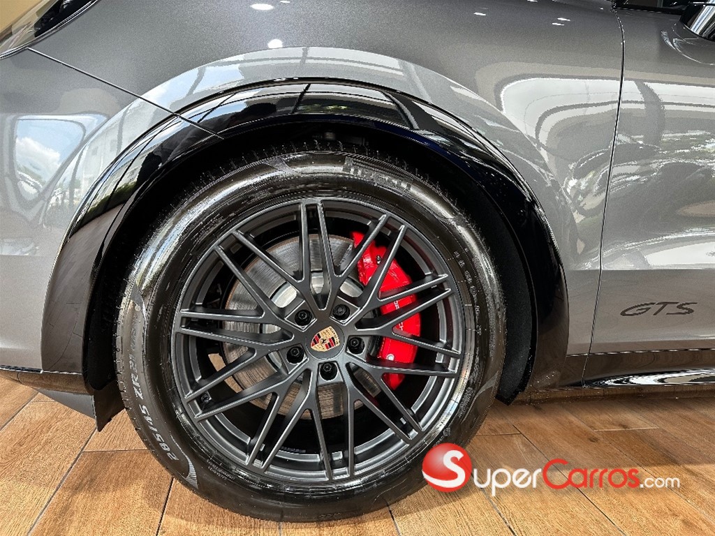 2026 Porsche Cayenne GTS — foto 2 / 10