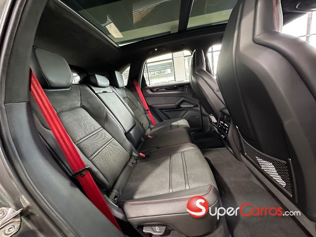 2026 Porsche Cayenne GTS — foto 8 / 10