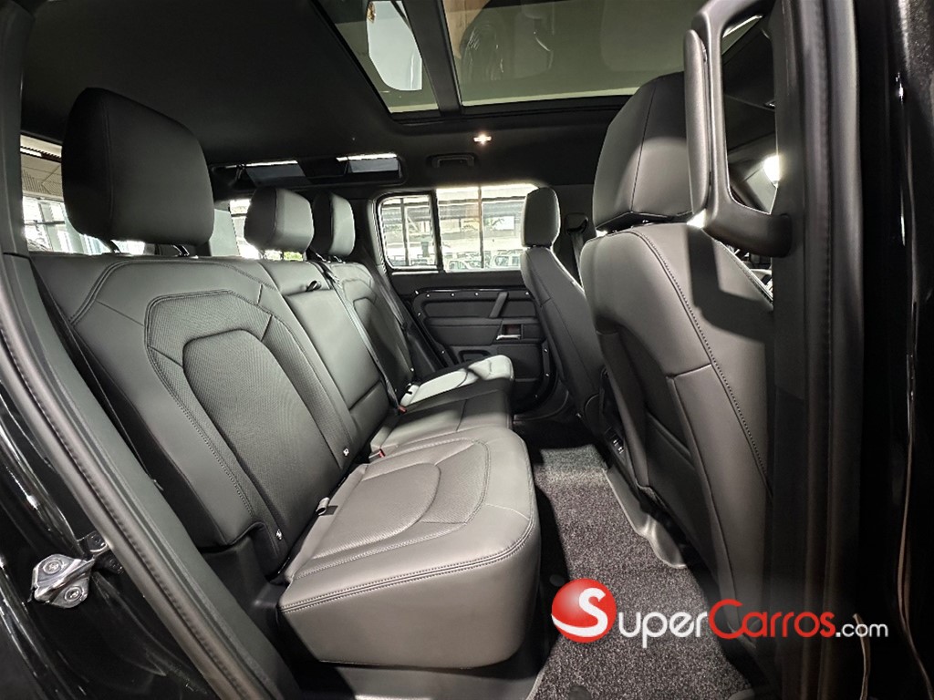 2026 Land Rover Defender 110 — foto 6 / 10