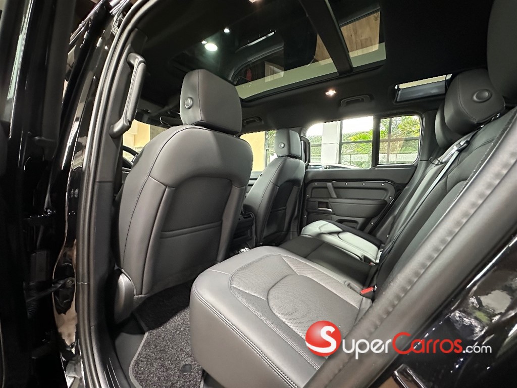 2026 Land Rover Defender 110 — foto 8 / 10