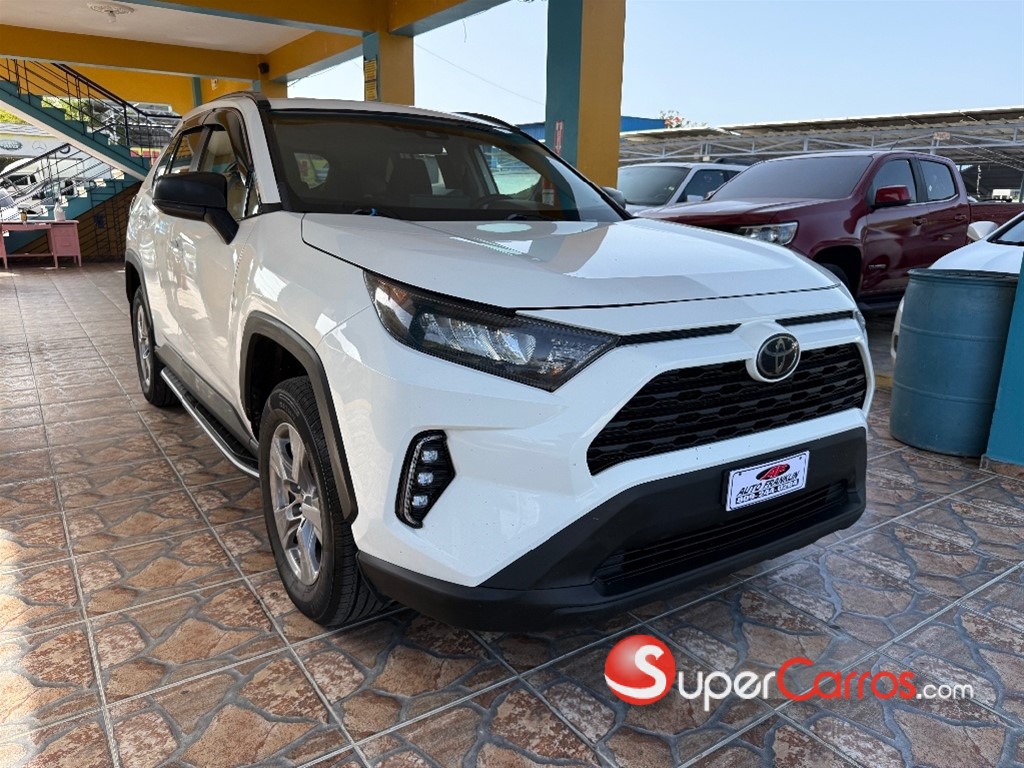 2020 Toyota RAV4 LE — foto 2 / 9
