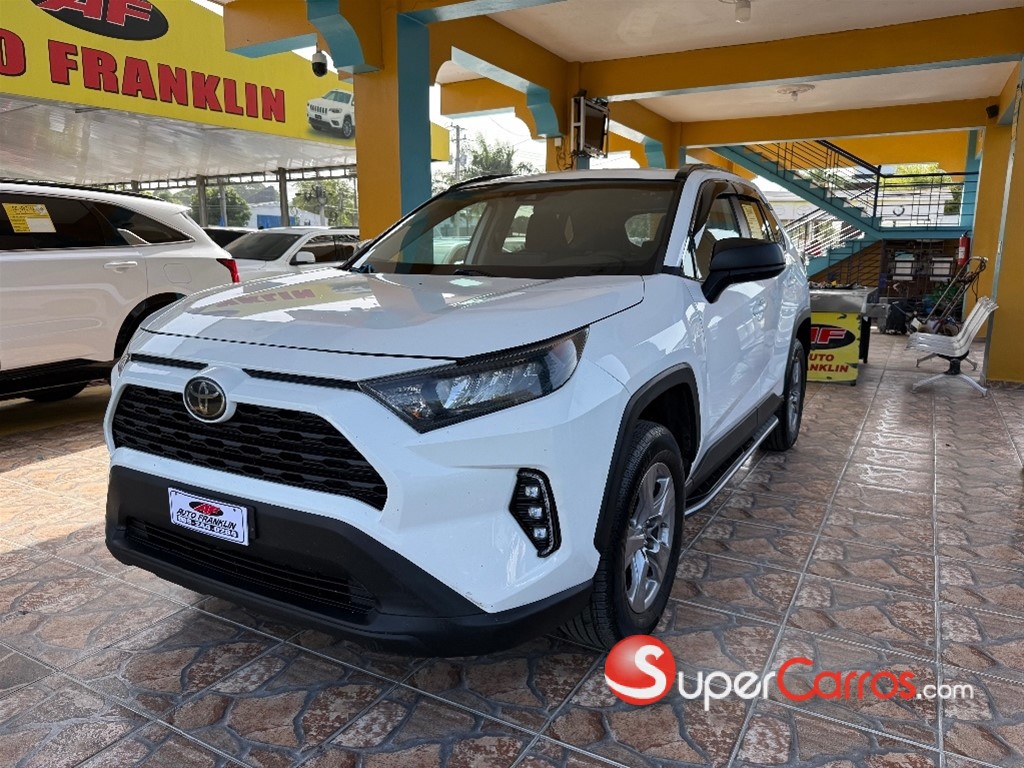 2020 Toyota RAV4 LE — foto 3 / 9