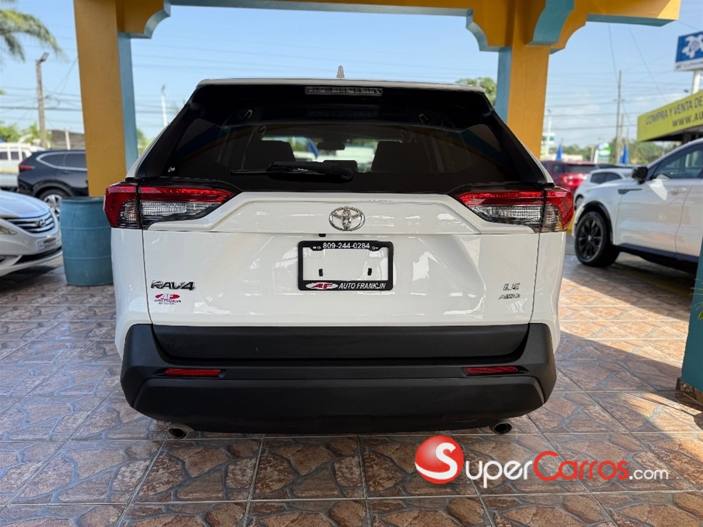 2020 Toyota RAV4 LE — foto 4 / 9