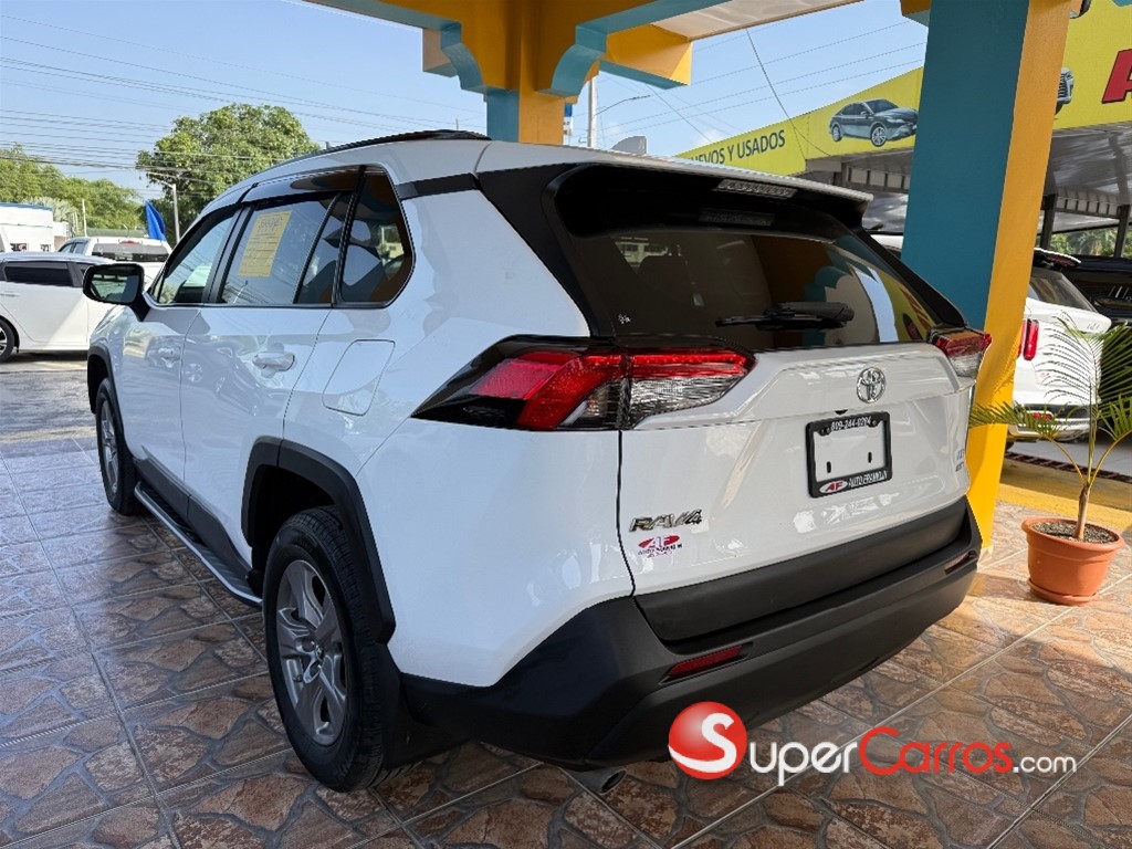 2020 Toyota RAV4 LE — foto 5 / 9