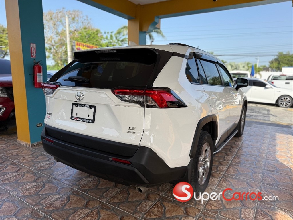 2020 Toyota RAV4 LE — foto 6 / 9