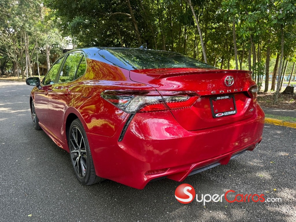 2022 Toyota Camry SE — foto 6 / 9
