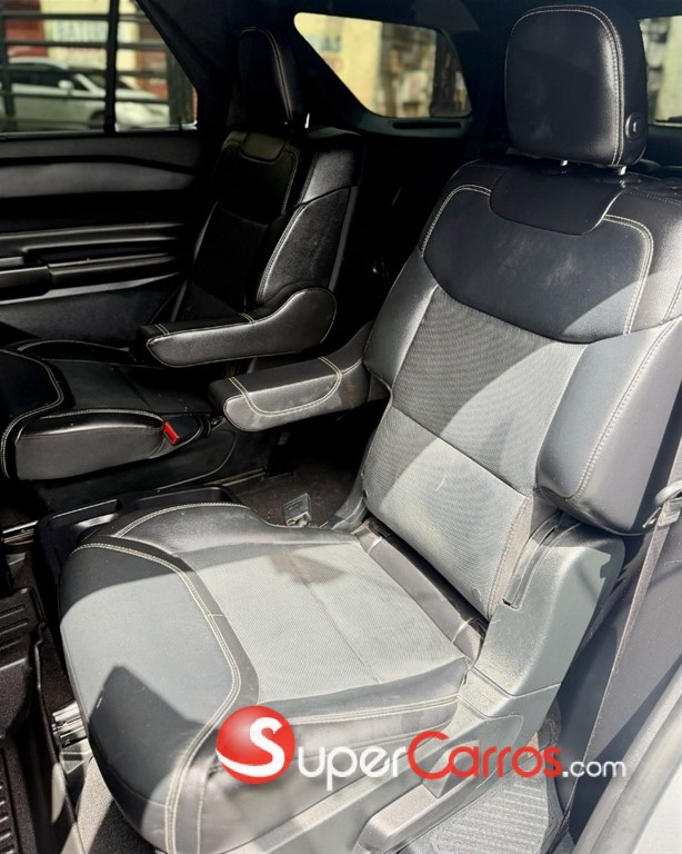 2020 Ford Explorer ST — foto 7 / 11