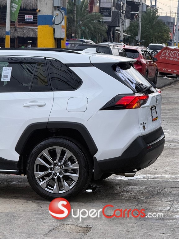 2020 Toyota RAV4 XLE — foto 2 / 12