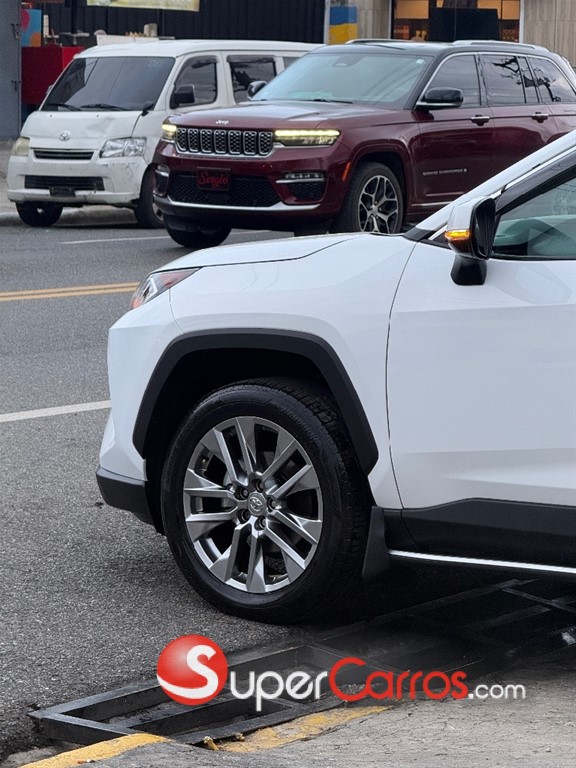 2020 Toyota RAV4 XLE — foto 5 / 12