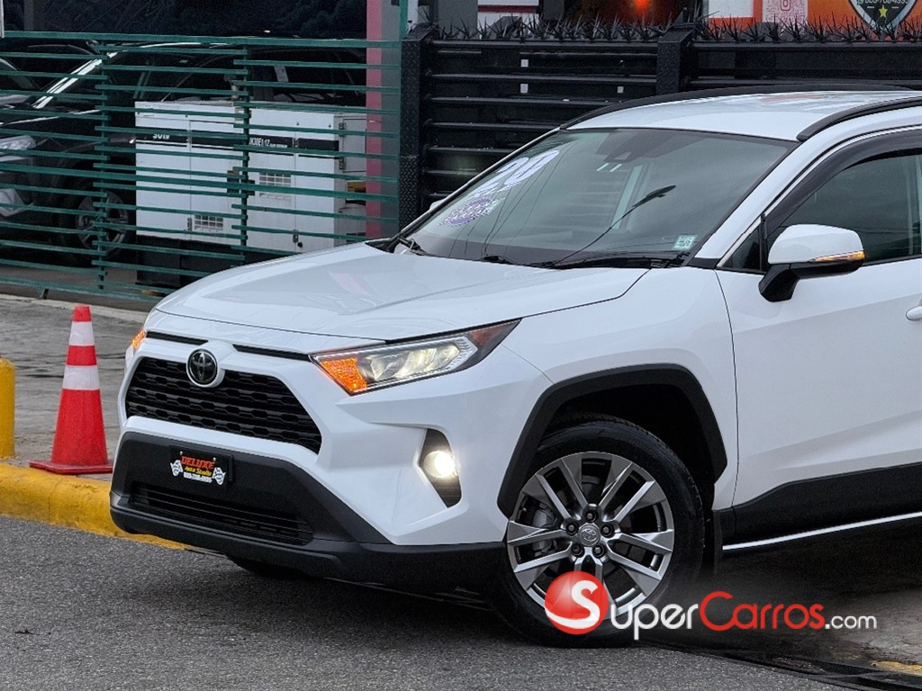 2020 Toyota RAV4 XLE — foto 6 / 12