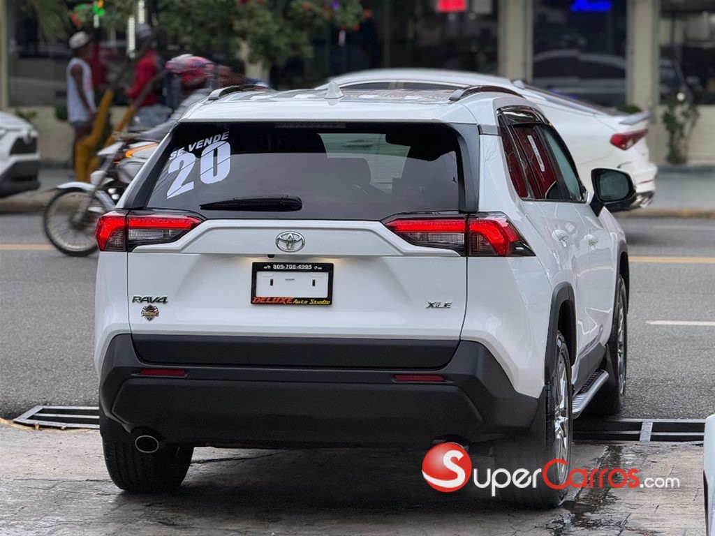 2020 Toyota RAV4 XLE — foto 7 / 12