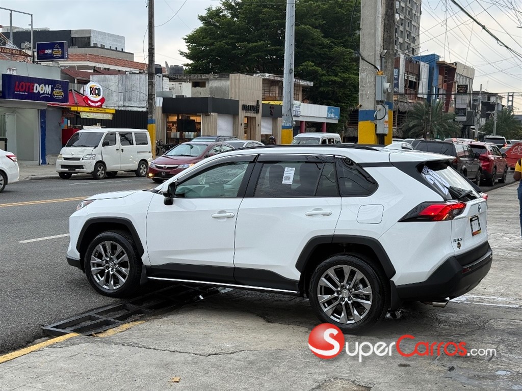 2020 Toyota RAV4 XLE — foto 10 / 12