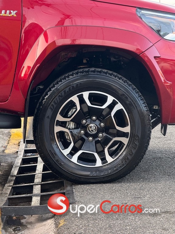 2025 Toyota Hilux Limited WT — foto 9 / 12