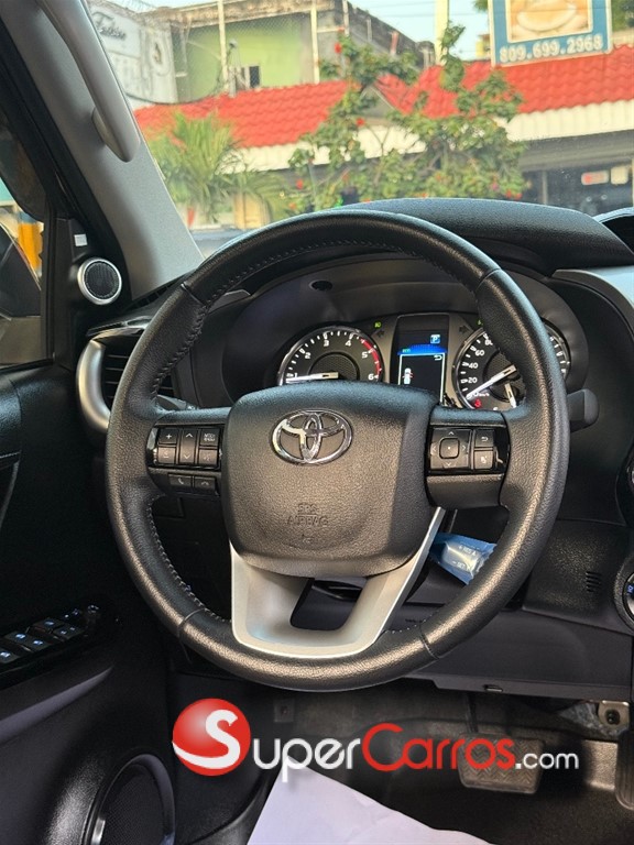 2025 Toyota Hilux Limited WT — foto 10 / 12