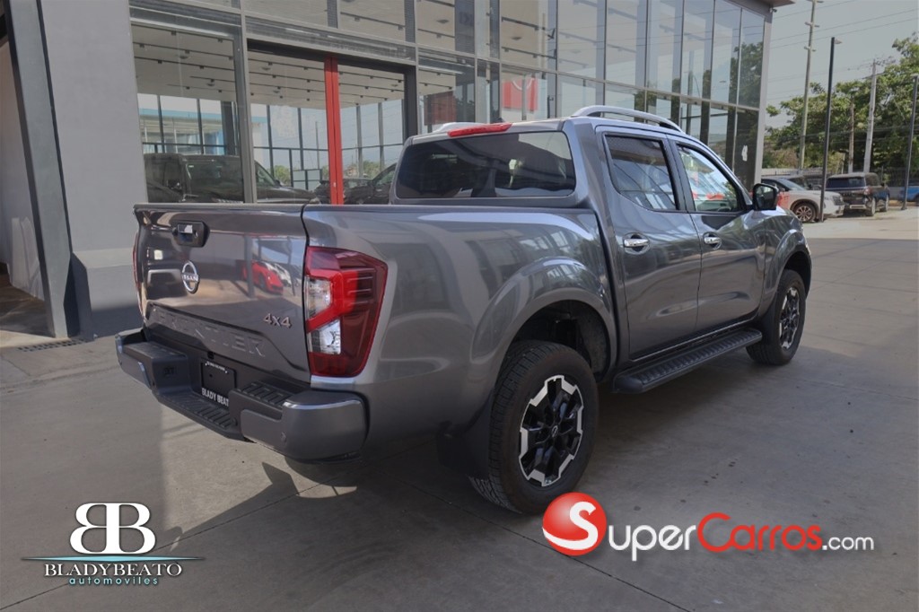 2027 Nissan Frontier LE — foto 9 / 12