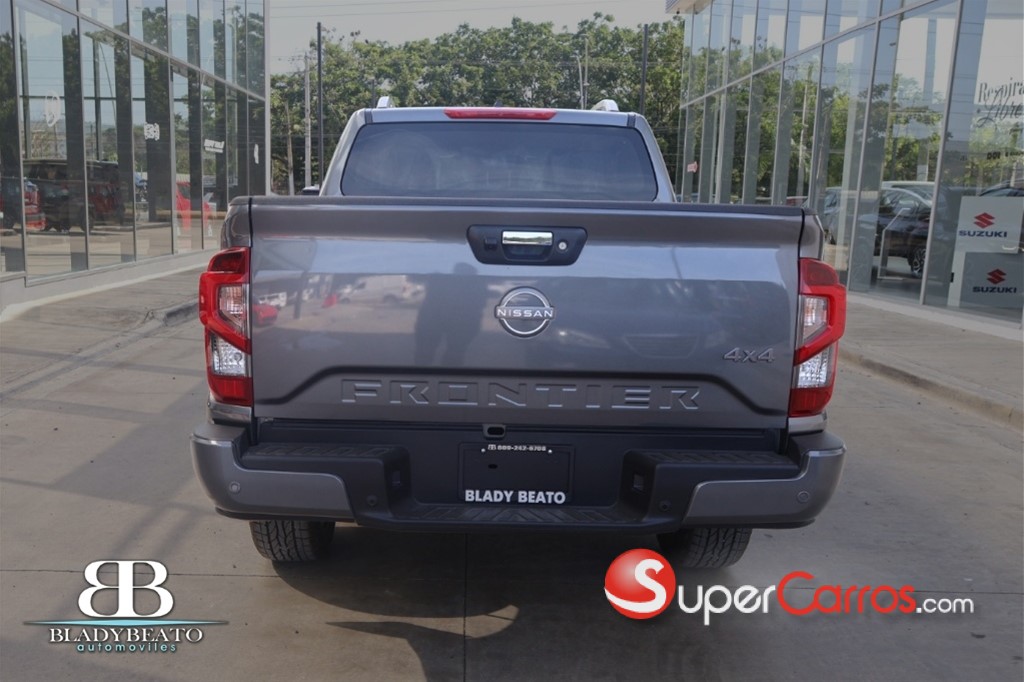 2027 Nissan Frontier LE — foto 10 / 12
