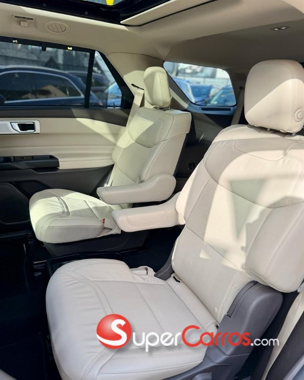 2020 Ford Explorer Platinum — foto 7 / 12