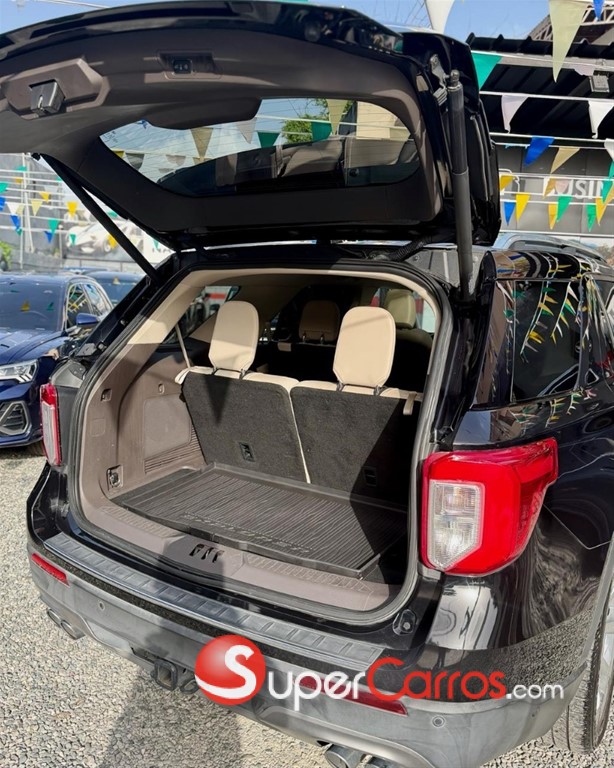2020 Ford Explorer Platinum — foto 10 / 12
