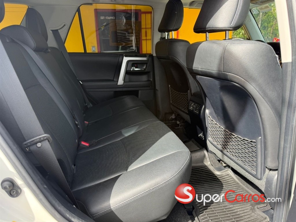 2020 Toyota 4 Runner Limited — foto 6 / 9