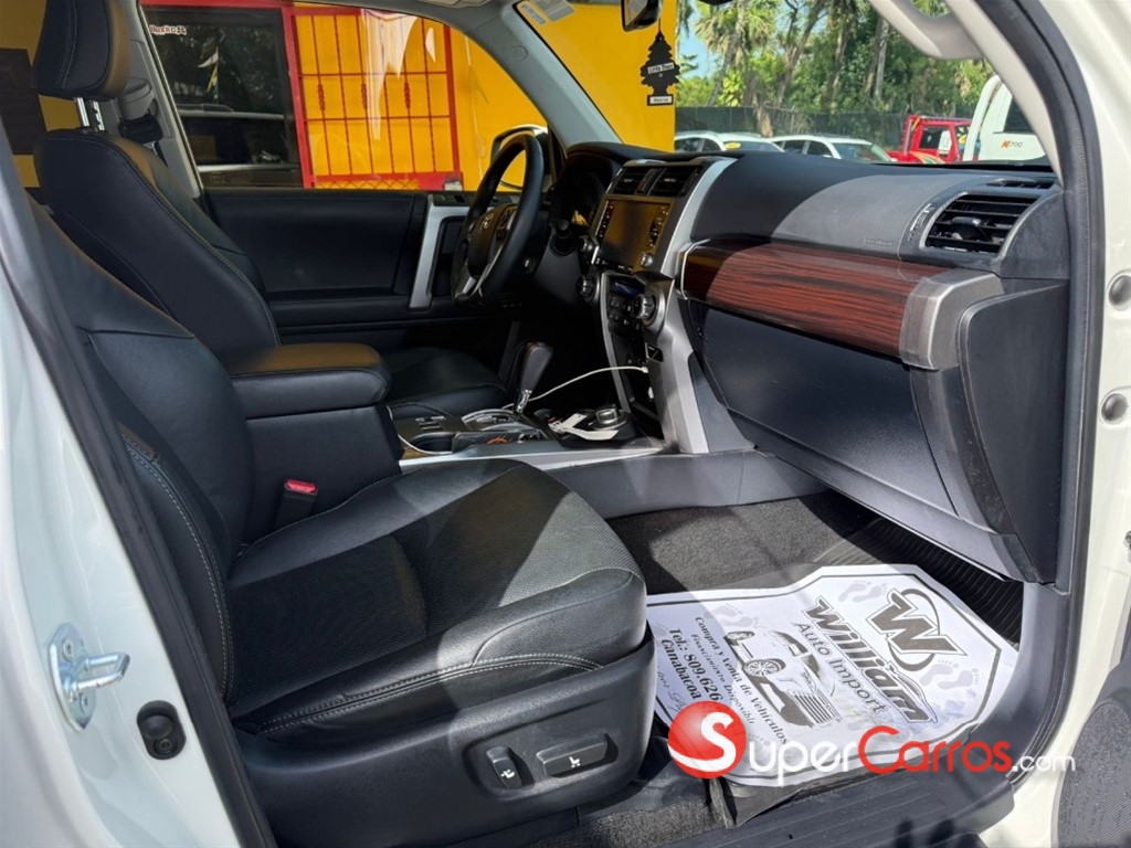 2020 Toyota 4 Runner Limited — foto 7 / 9