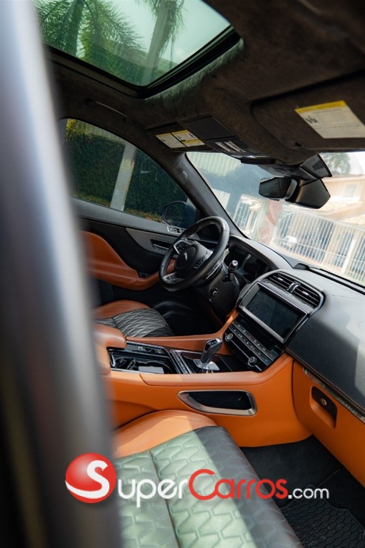 2020 Jaguar F-Pace SVR — foto 9 / 11