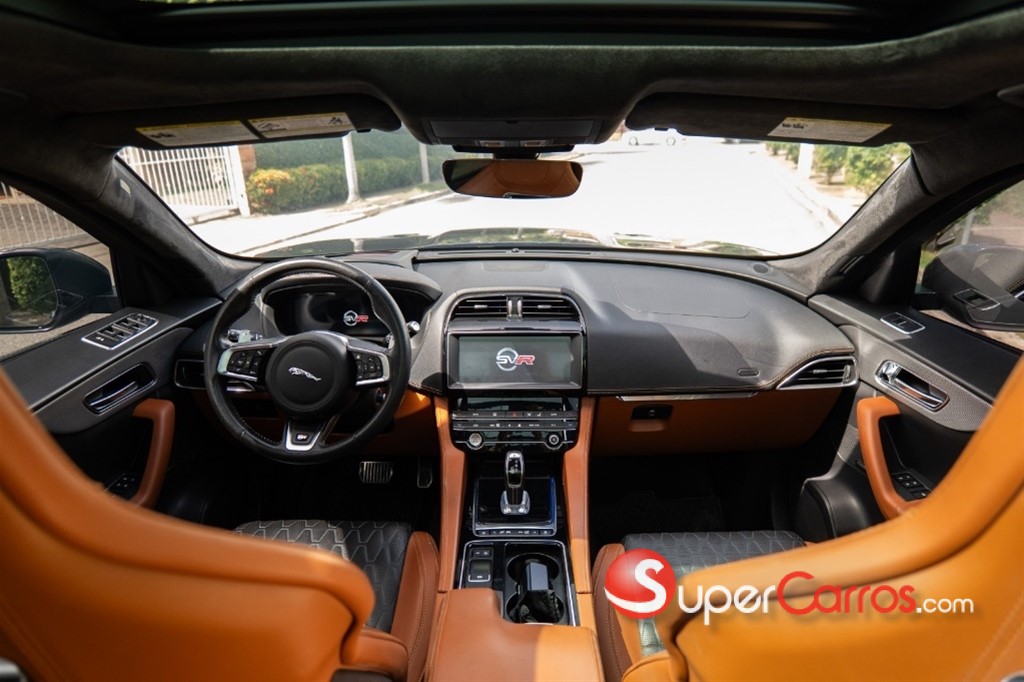 2020 Jaguar F-Pace SVR — foto 10 / 11