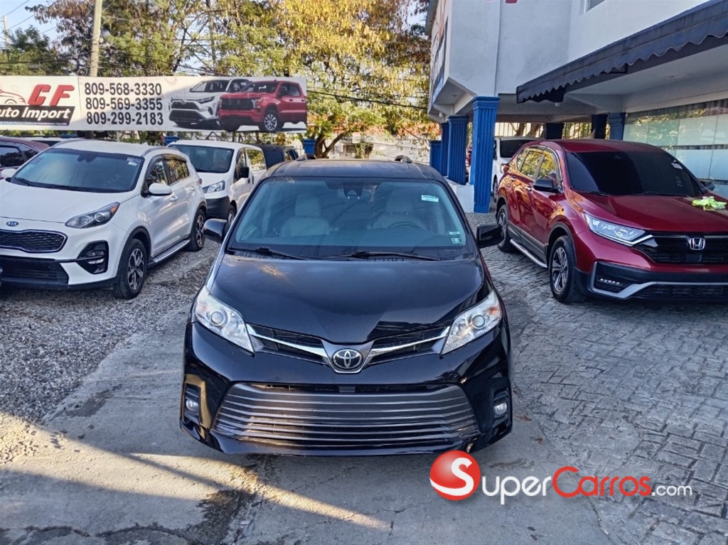 2020 Toyota Sienna XLE