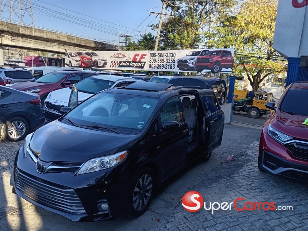 2020 Toyota Sienna XLE — foto 5 / 12