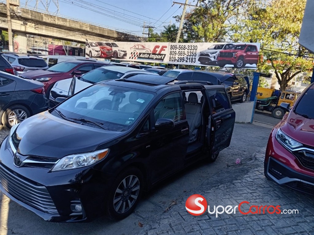 2020 Toyota Sienna XLE — foto 6 / 12