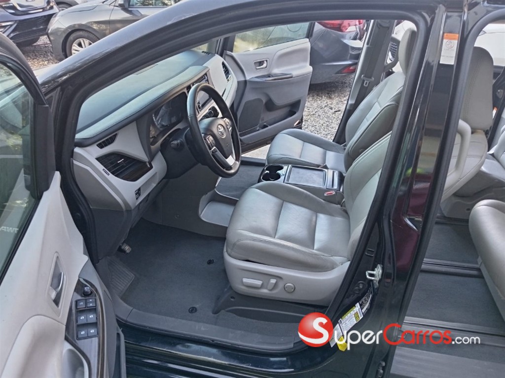 2020 Toyota Sienna XLE — foto 7 / 12