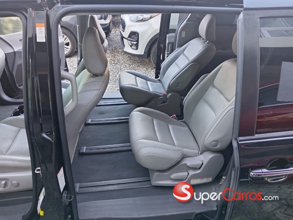 2020 Toyota Sienna XLE — foto 8 / 12
