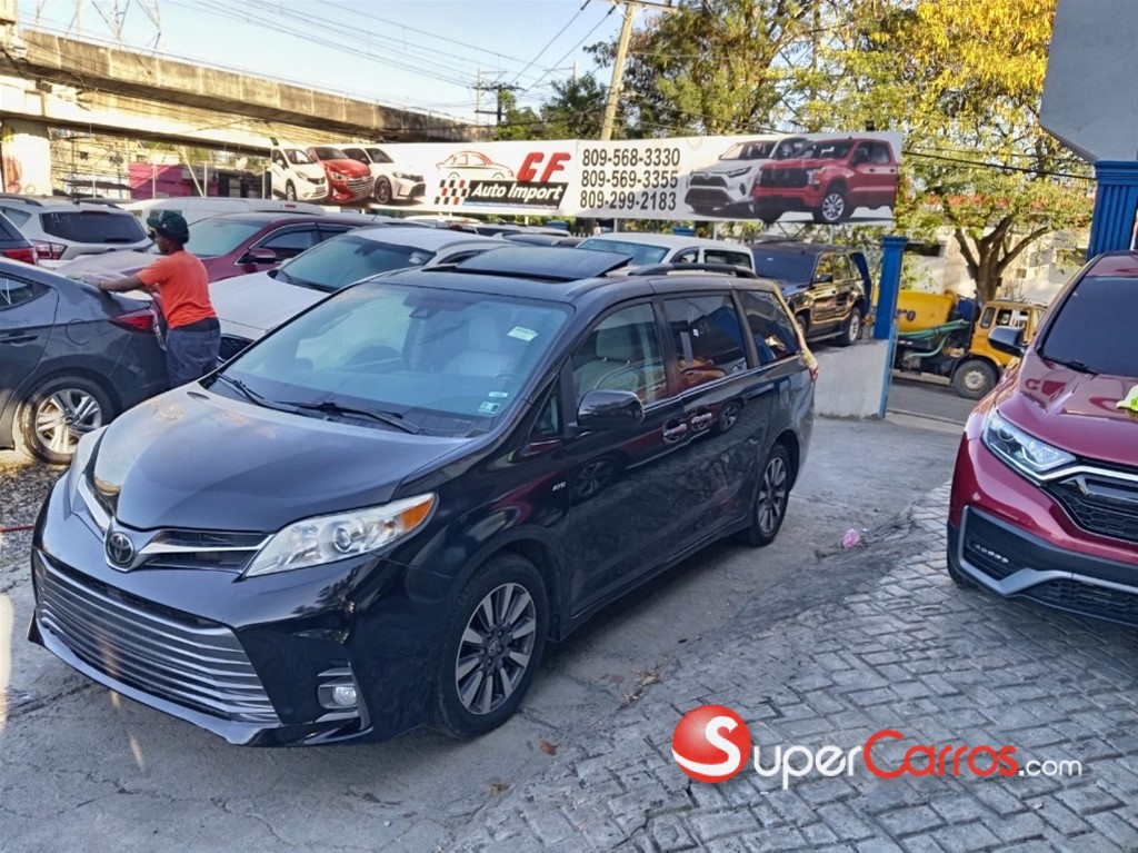 2020 Toyota Sienna XLE — foto 9 / 12