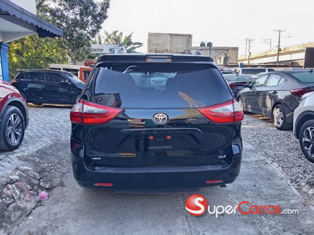 2020 Toyota Sienna XLE — foto 11 / 12