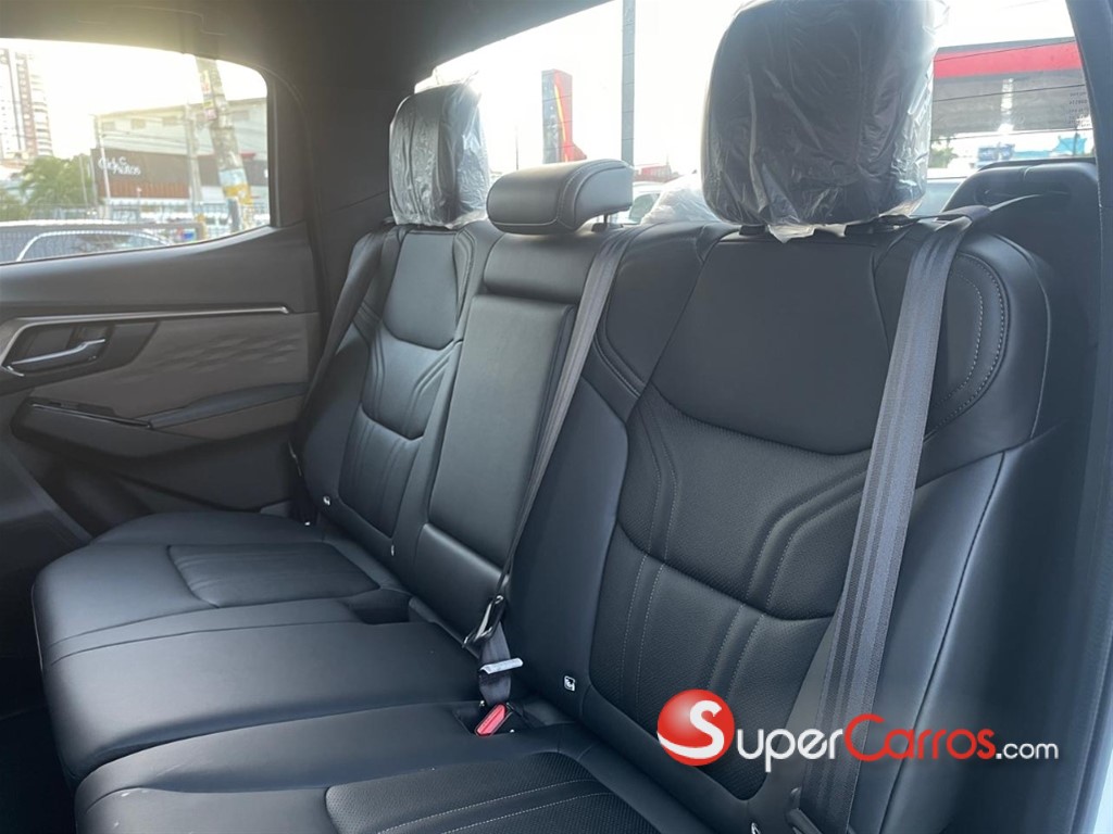 2027 Isuzu DMAX LSE — foto 8 / 12