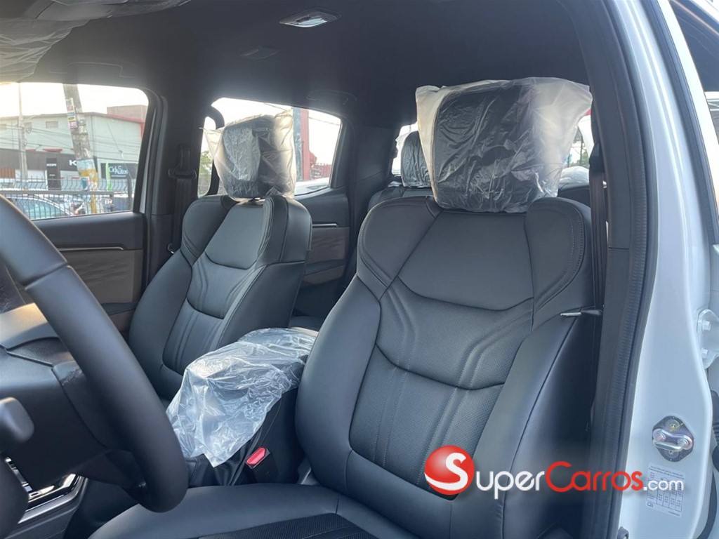 2027 Isuzu DMAX LSE — foto 9 / 12
