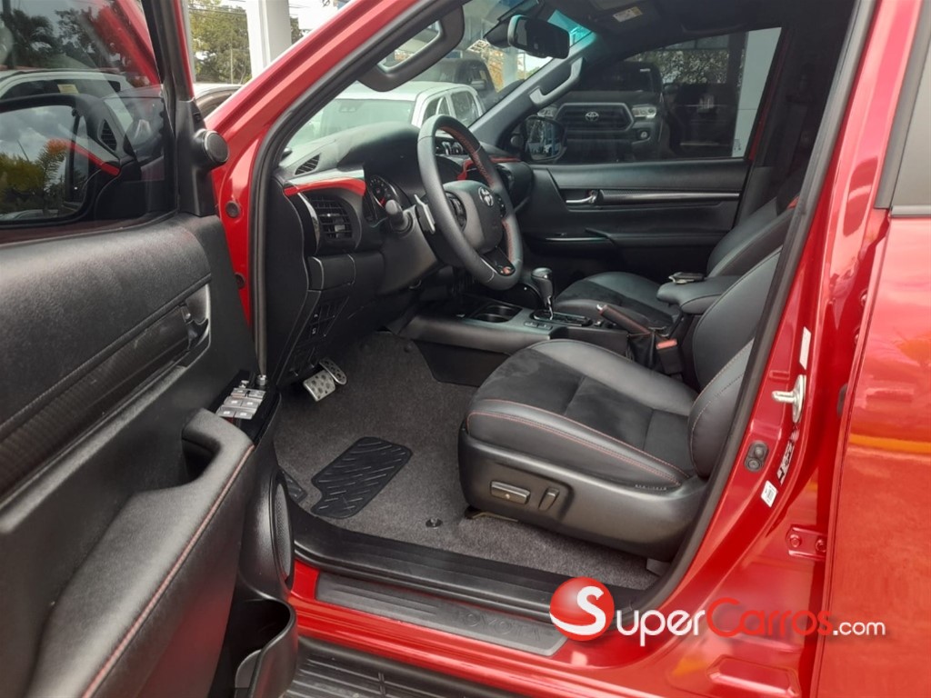 2025 Toyota Hilux GR Sport — foto 4 / 12