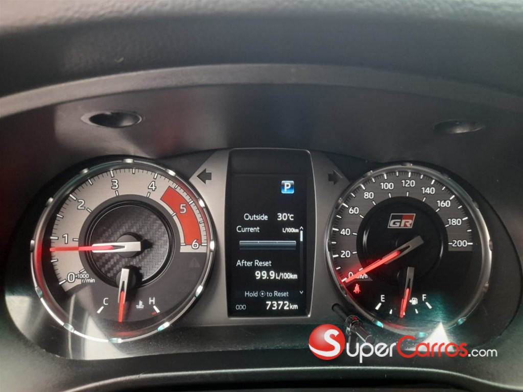 2025 Toyota Hilux GR Sport — foto 6 / 12