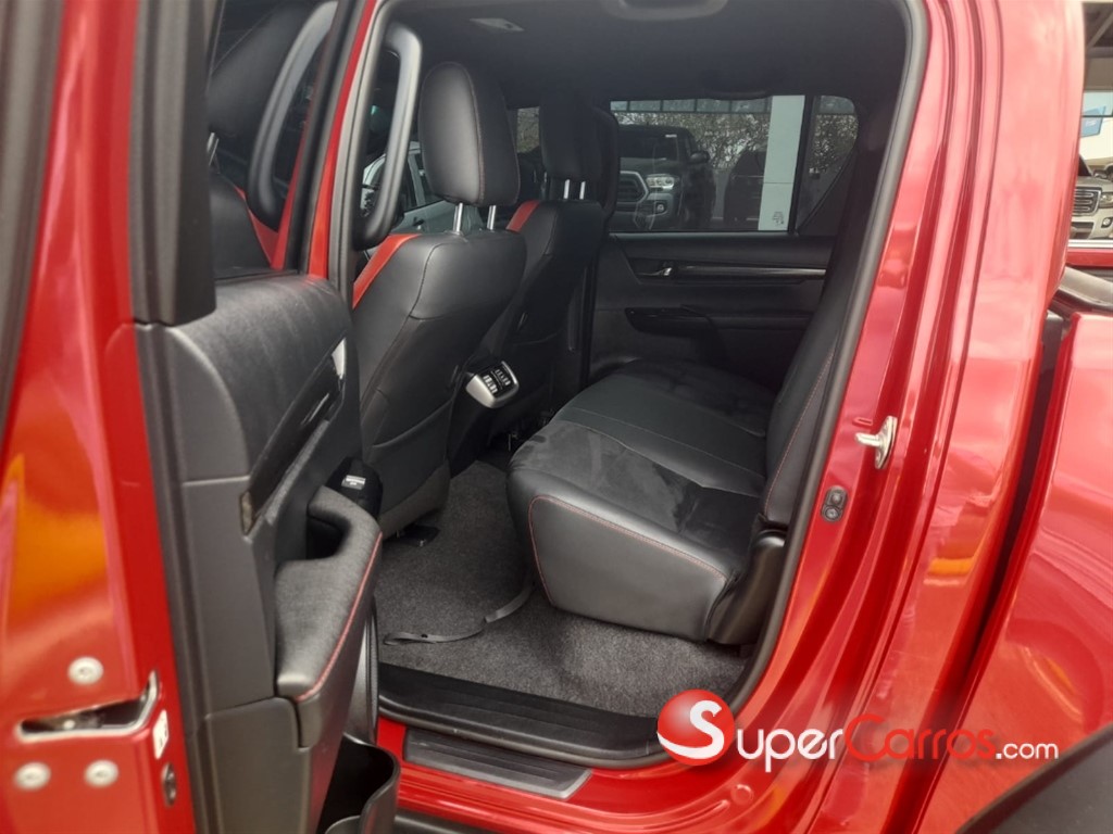 2025 Toyota Hilux GR Sport — foto 8 / 12