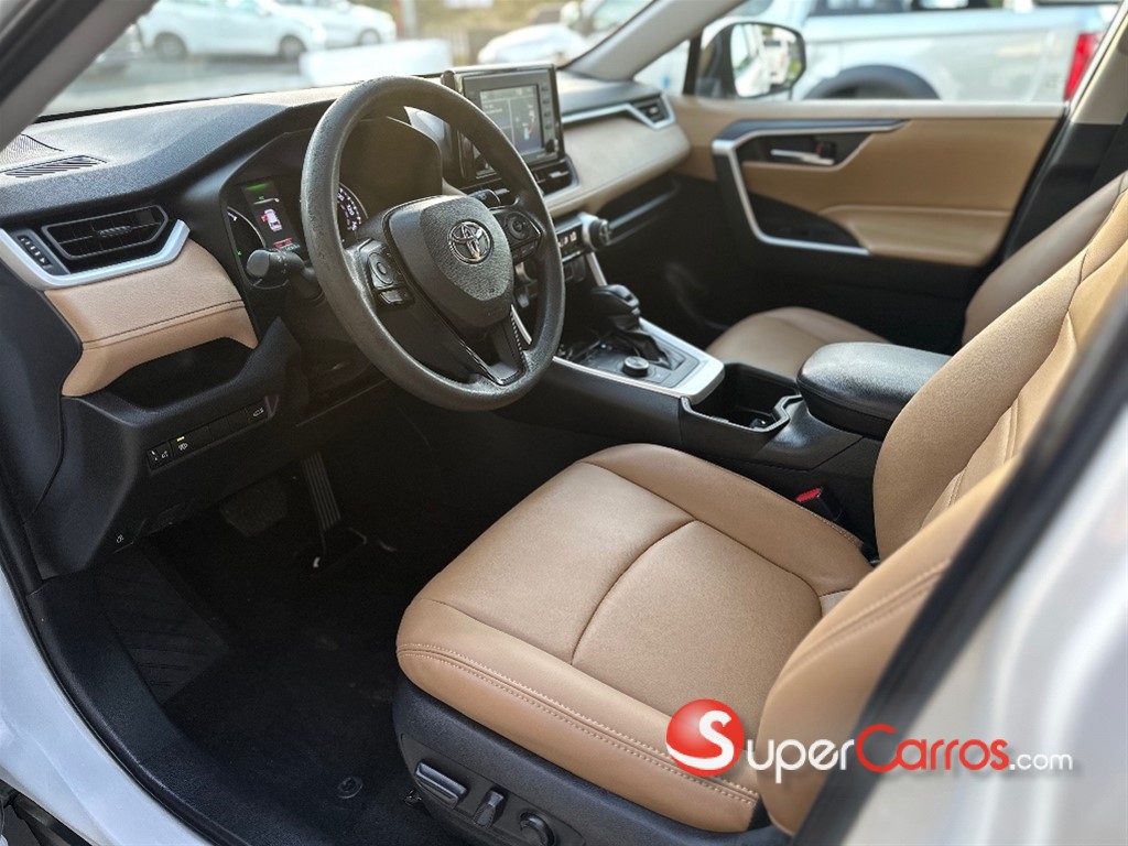 2022 Toyota RAV4 XLE Hybrid — foto 7 / 9