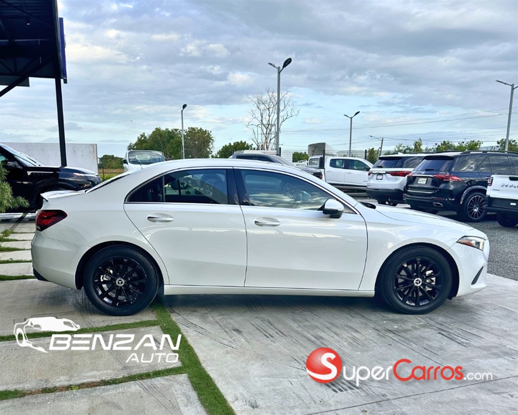 2020 Mercedes-Benz 220 — foto 4 / 9